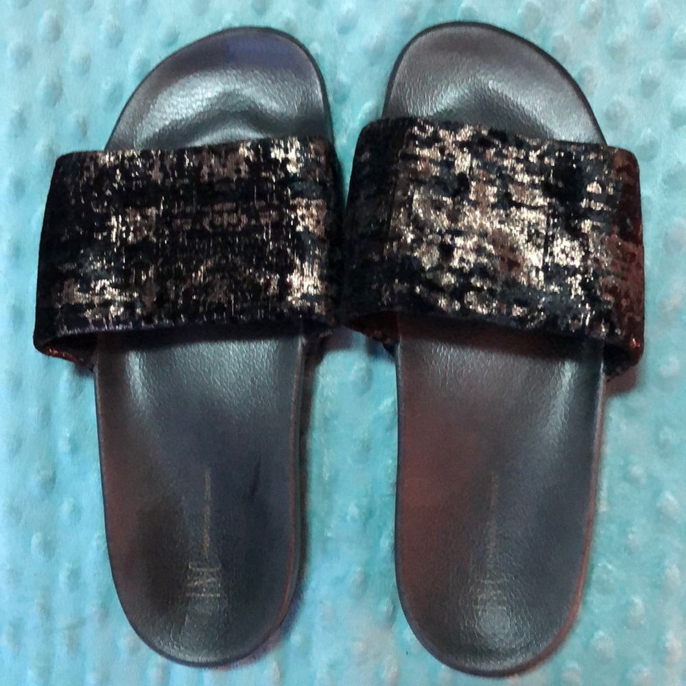 🌼2/$20 INC slip-ons (XL 11/12)